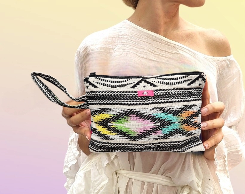 03A BUSTINA PIATTA 58 kilim nero pastelli